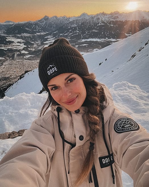 Kunde @kamila_novak in Dope Blizzard W Full Zip Snowboardjacke Damen Sand