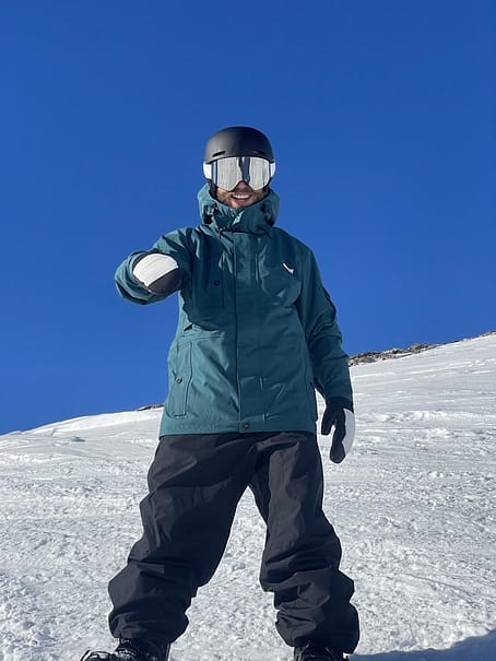 Kunde @seb.on.snow in Dope Adept Snowboardjacke Herren Bottle Green