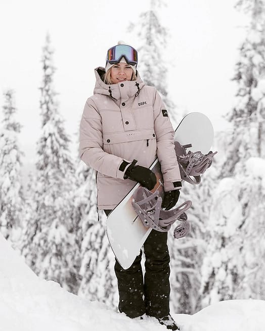 Kunde @momentsby_annasofia in Dope Puffer W 2023 Snowboardjacke Damen Sand