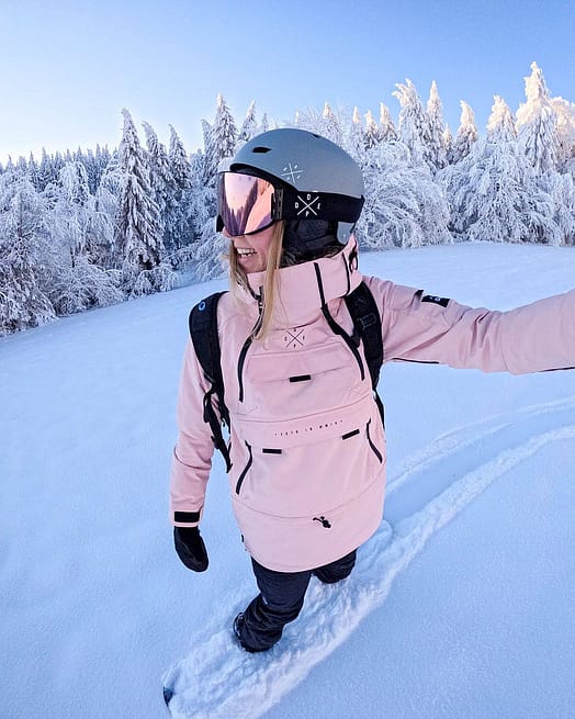 Kunde @kelluuy in Dope Akin W Snowboardjacke Damen Soft Pink