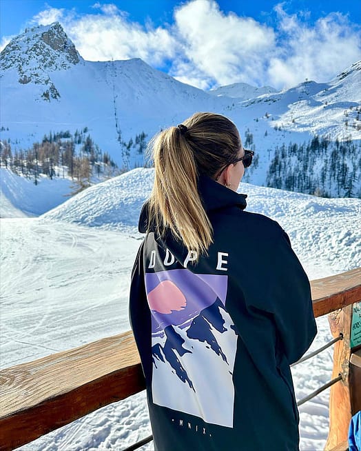 Kunde @sylv8_ in Dope Yeti W 2022 Snowboardjacke Damen Peak Black