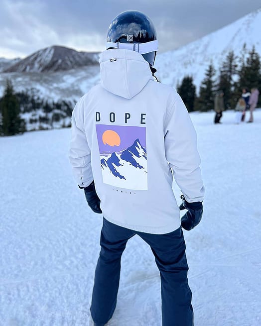 Kunde @kramer_cunningham in Dope Yeti 2022 Snowboardjacke Herren Peak Light Grey