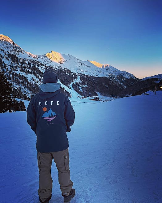 Kunde @true_zorbi in Dope Yeti 2022 Snowboardjacke Herren Pine Metal Blue