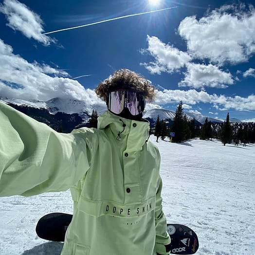 Kunde @crosselmquist in Dope Legacy 2023 Snowboardjacke Herren Faded Neon